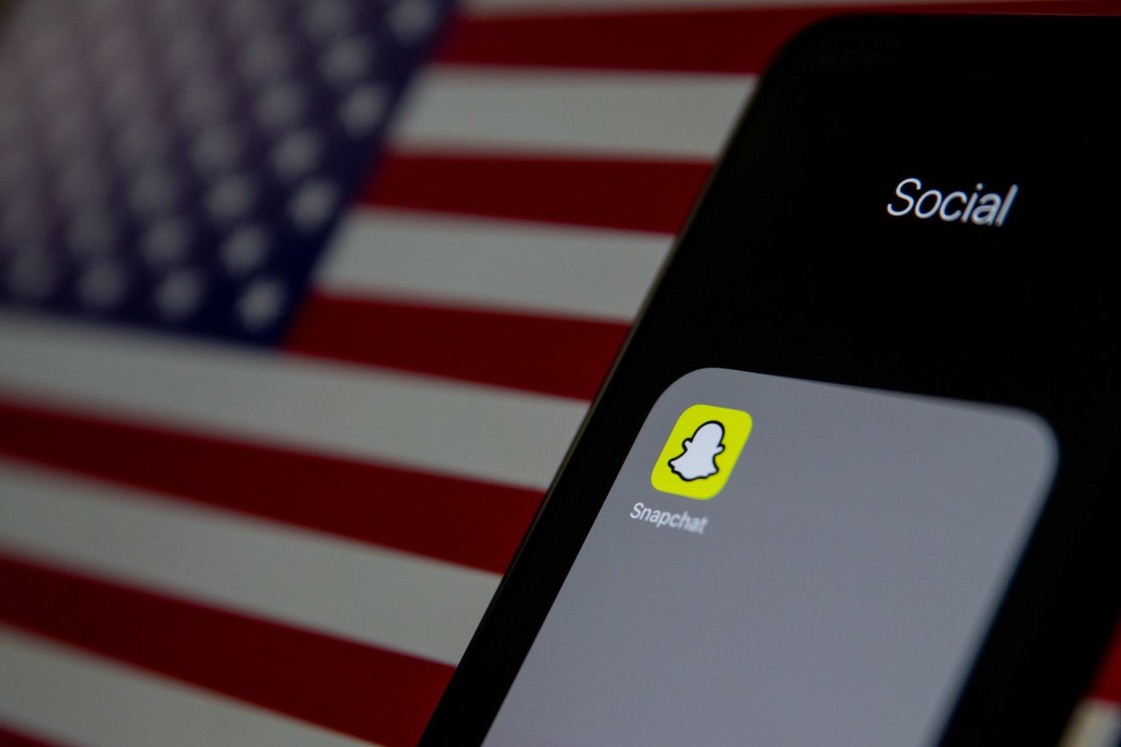 Use this magical way to use dark mode on snapchat