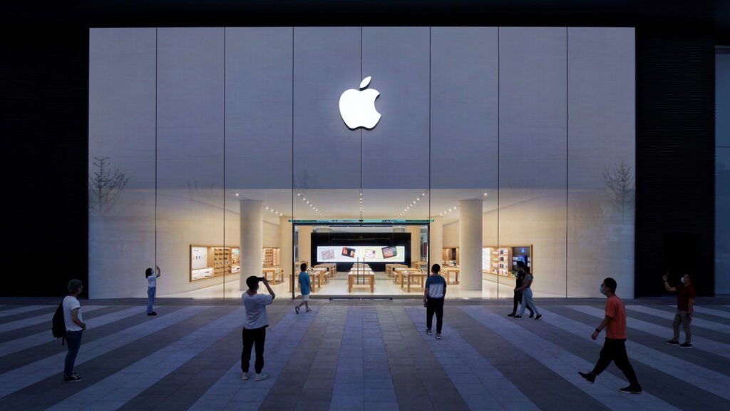 Apple is now cutting a lot of jobs Apple is now cutting a lot of jobs