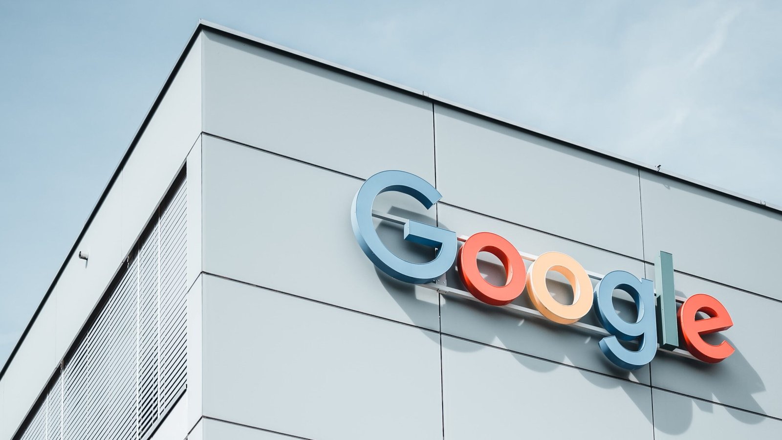 Google hit with .4 billion lawsuit in Europe, bags of money!!! Google hit with .4 billion lawsuit in Europe, bags of money!!!