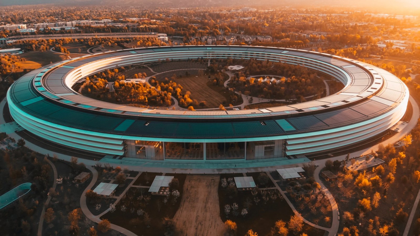 Apple employees angry with Tim Cook, end for Hybrid? Apple employees angry with Tim Cook, end for Hybrid?