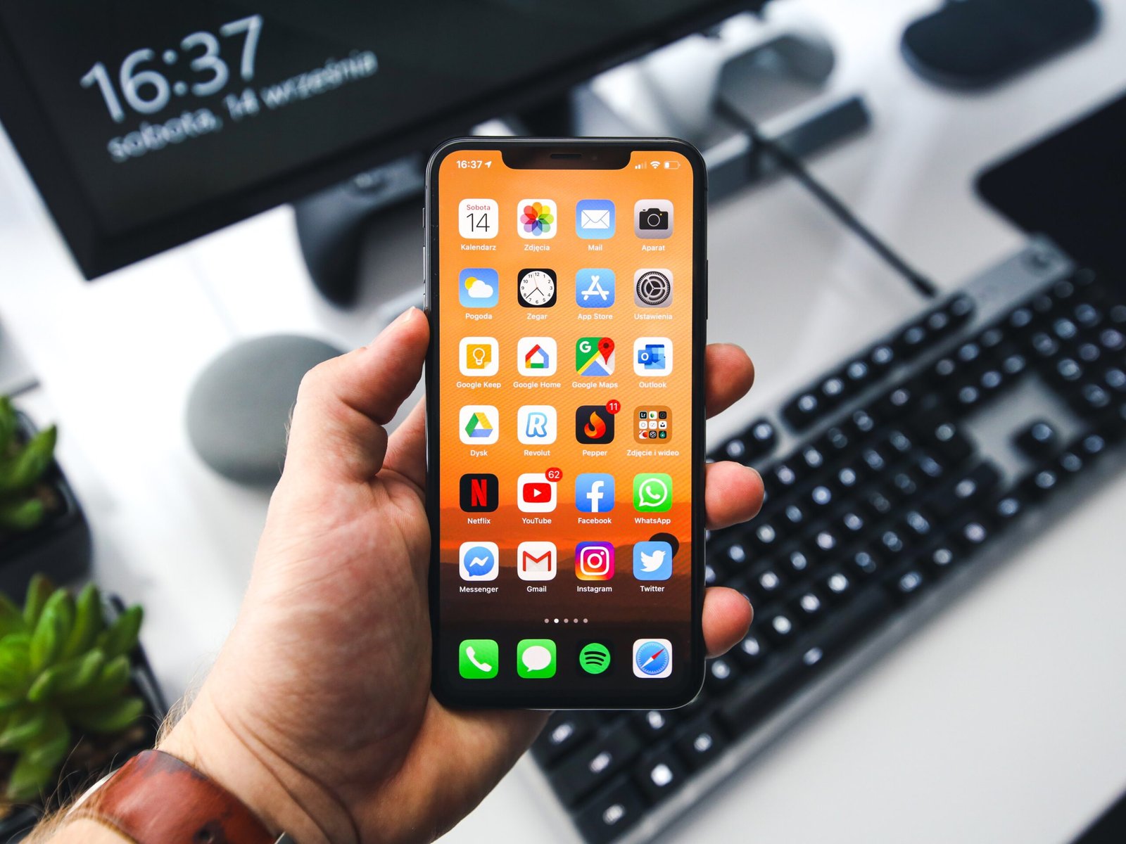 Get ready for an iPhone subscription service, tons of money for Apple Get ready for an iPhone subscription service, tons of money for Apple
