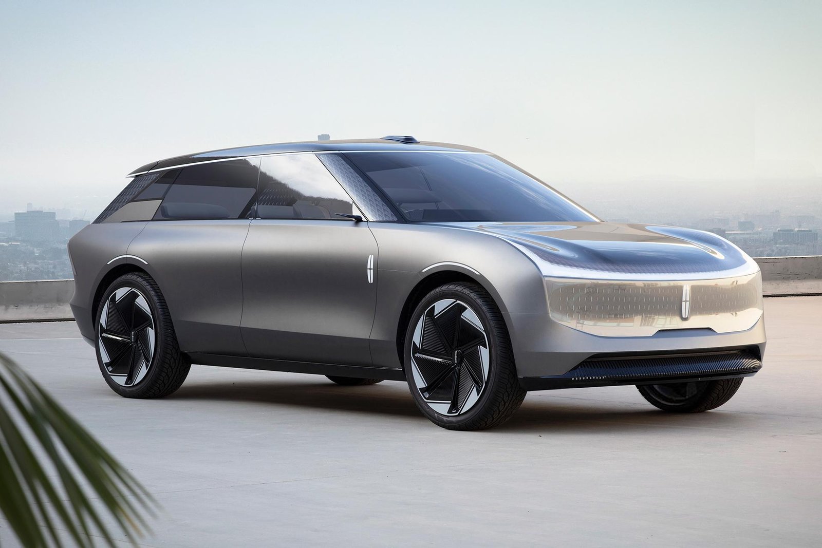 Lincoln’s first EV concept is the Star SUV and it’s hella futuristic Lincoln’s first EV concept is the Star SUV and it’s hella futuristic