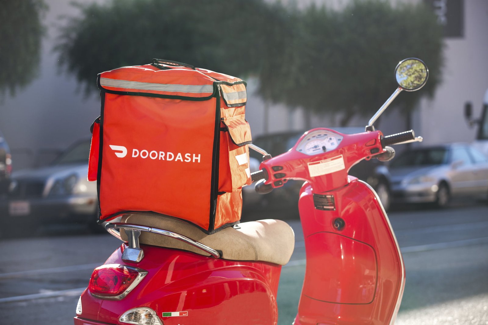 DoorDash might start deliveries for Facebook Marketplace DoorDash might start deliveries for Facebook Marketplace