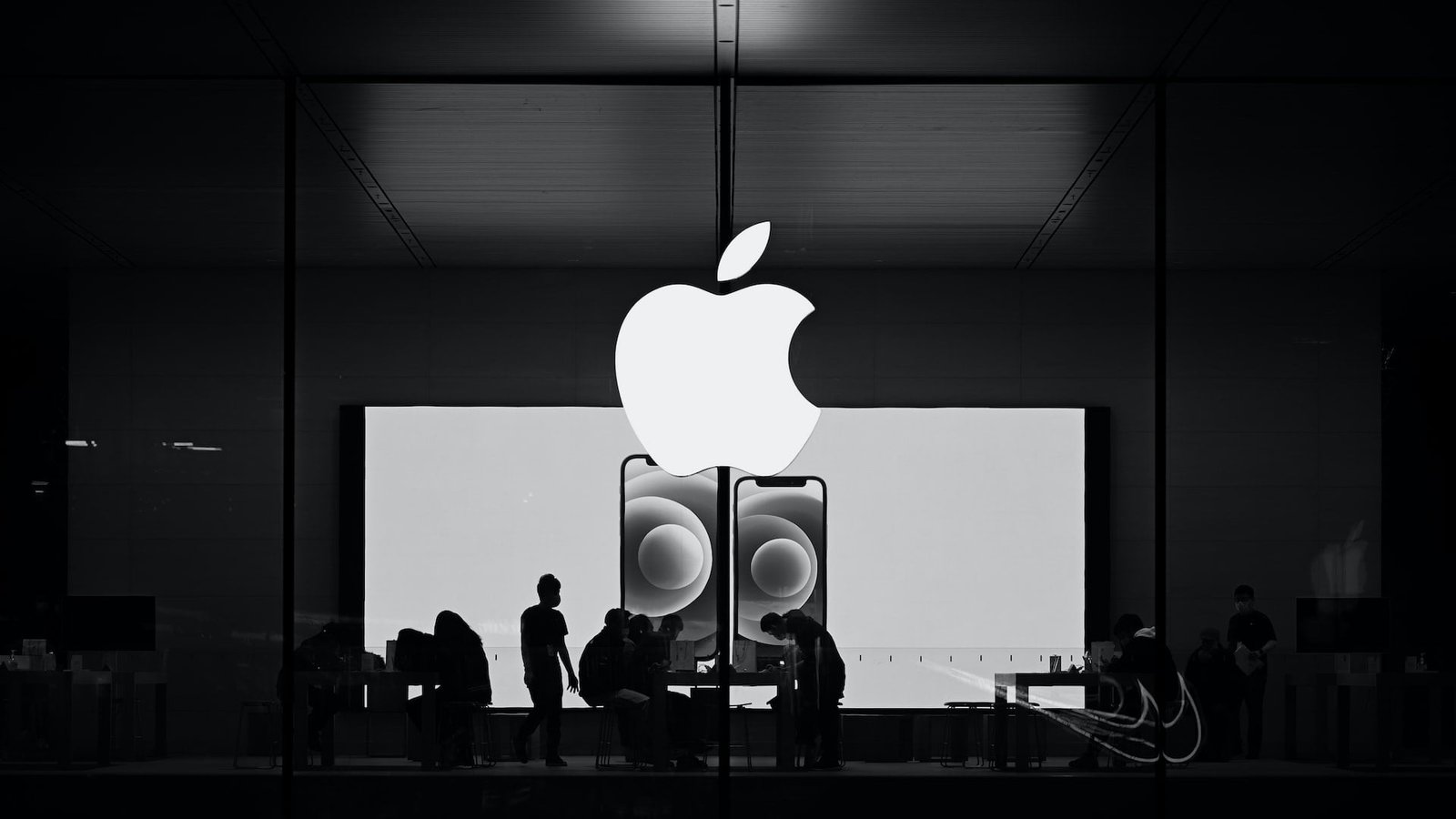 Apple Faces Class Action Lawsuit Over Alleged Gender Pay Disparities